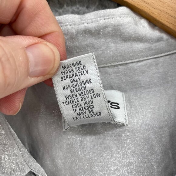 Chicos Shirt Womens 1 US Medium Silver Shimmer Button Up Collared Long Sleeves - Picture 6 of 9